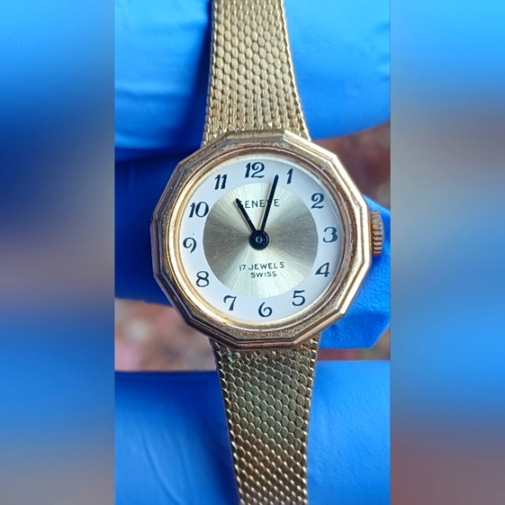 14k yellow gold (solid) 17 jewel Swiss made Geneve Watch vintage